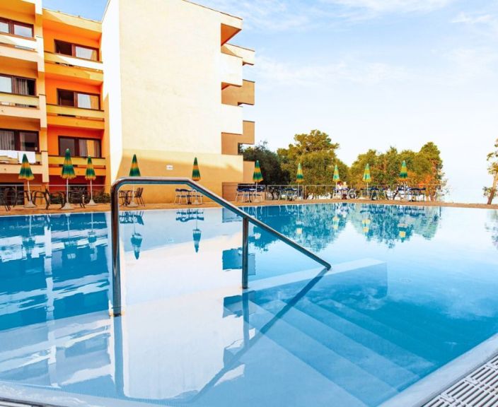 Mėgaukitės saulės voniomis Kroatijoje, 3* HOTEL DONAT viešbutyje, Zadare!