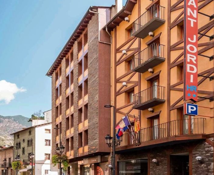 Pažinkite kalnų kurortais žavinčią Andorą ir ilsėkitės HOTEL SANT JORDI viešbutyje!