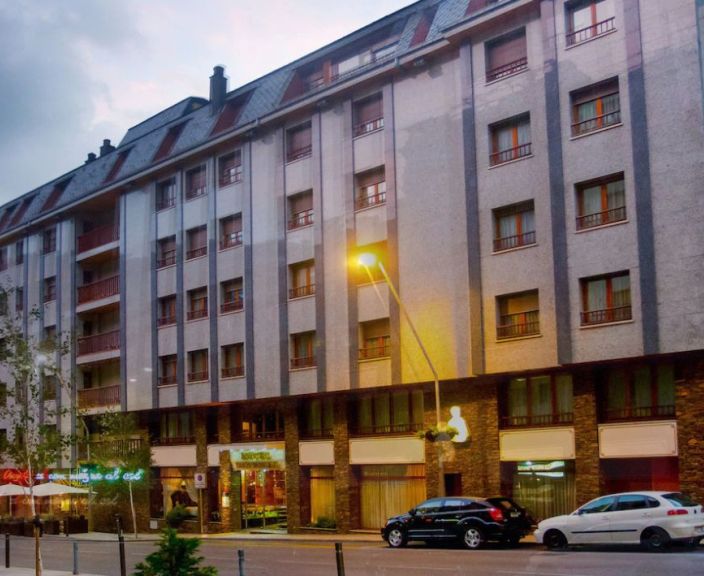 Nepamirštamas poilsis kalnų supamoje Andoroje, 4* IMPERIAL ATIRAM viešbutyje!