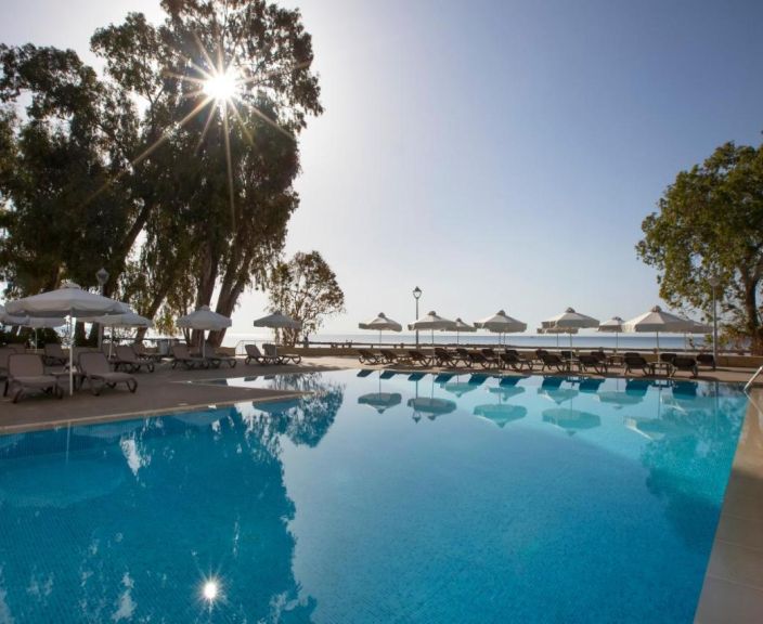 Vaikne ja rahulik puhkus nii paaridele kui peredele Harmony Bay Hotel 3* Küprosel!