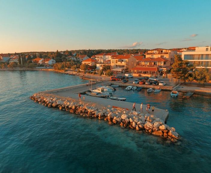 Poilsis ant jūros kranto Zadare 3* viešbutyje HOTEL DELFIN!