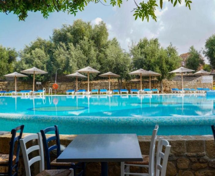 Baudiet atvaļinājumu 3* BASILICA HOLIDAY RESORT viesnīcā Pafosā, Kiprā!